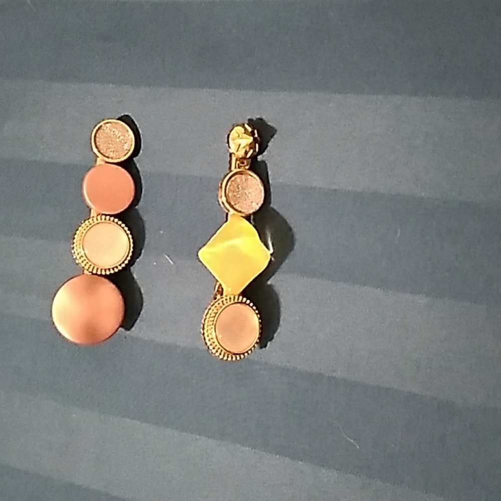 Multicolored faux stone and gold barrettes pair